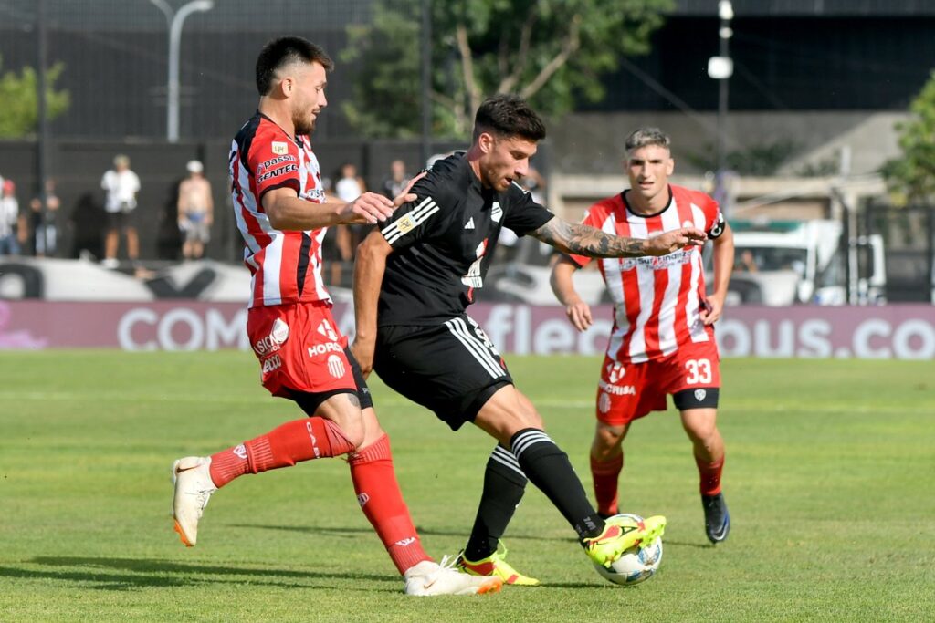 DEPORTIVO RIESTRA VS BARRACAS CENTRAL